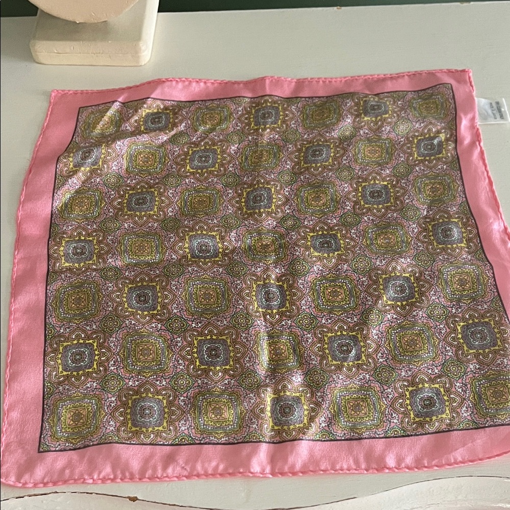 🤑3 for $12 🤑 Vintage Claire's Pink Trim Paisley Scarf - Picture 5 of 8